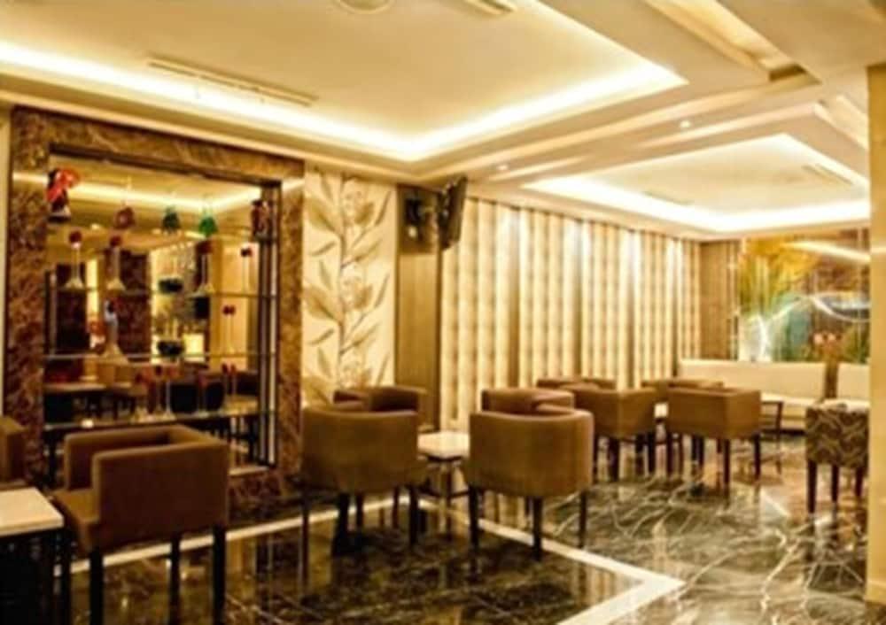Grand Sakura Hotel Medan Kültér fotó
