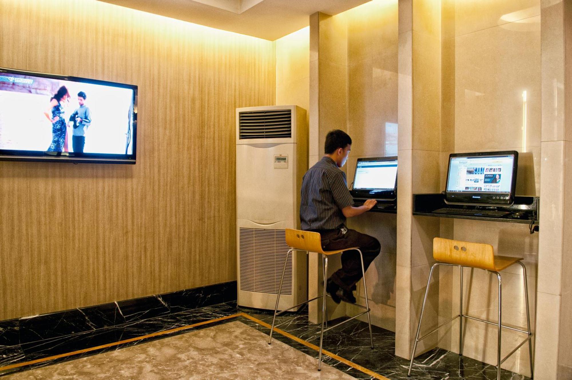 Grand Sakura Hotel Medan Kültér fotó