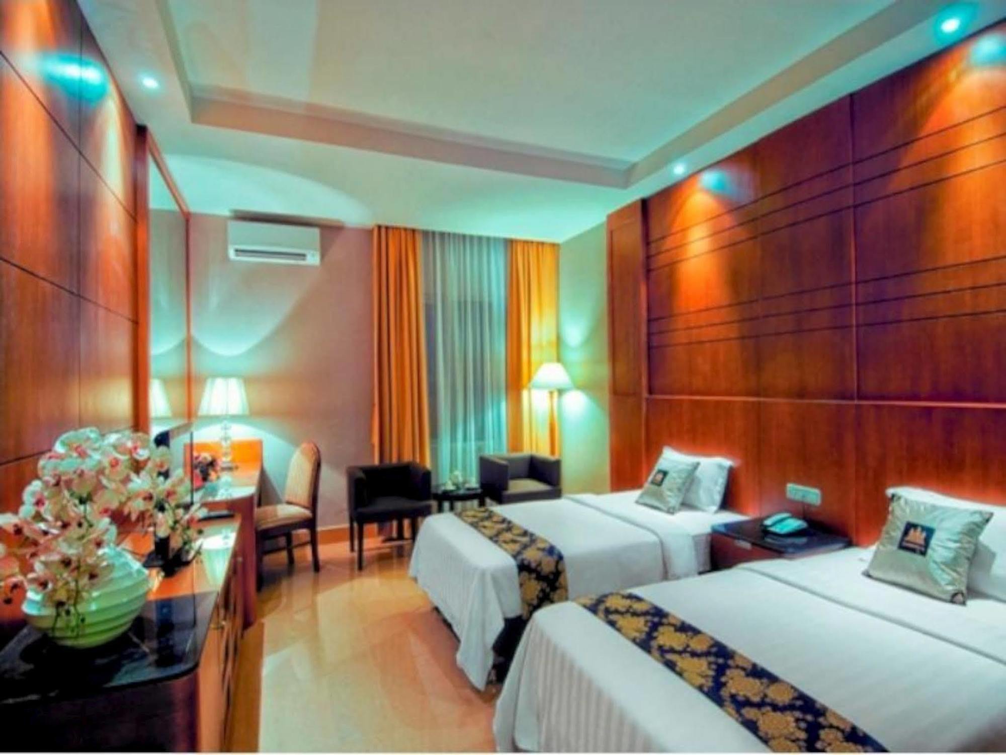 Grand Sakura Hotel Medan Kültér fotó